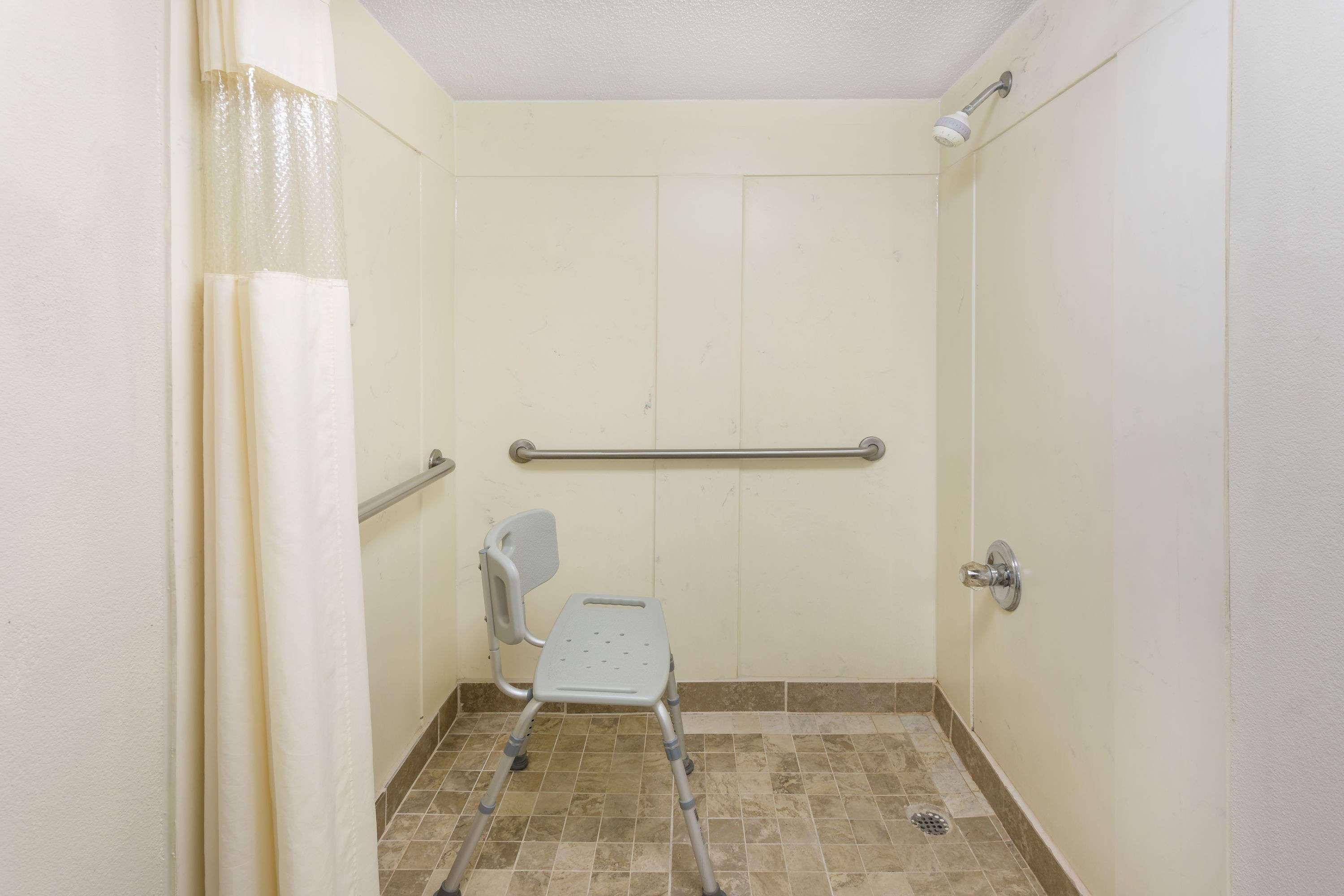 Days Inn By Wyndham Orangeburg South Exterior photo