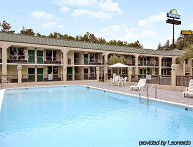 Days Inn By Wyndham Orangeburg South Exterior photo